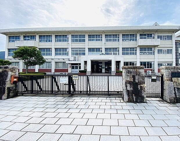 岐阜市立長良中学校まで3285m、長良中学校まで約634ｍです