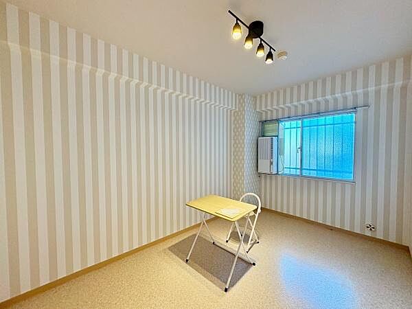 ＜洋室／Bed room＞5.9帖の洋室，クローゼット付き