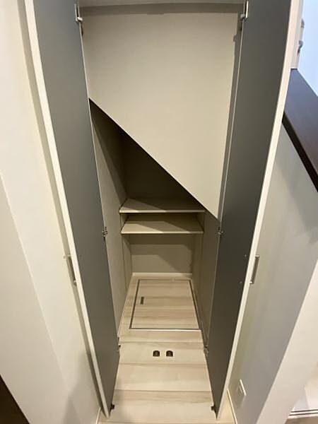 玄関ホールに収納付き