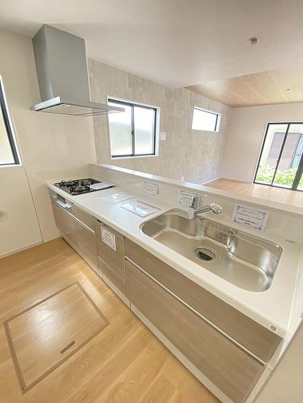 人気の対面型オープンキッチン