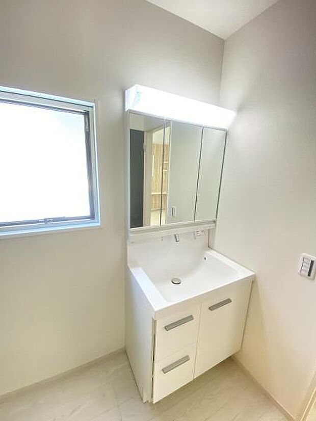 三面鏡付き洗面台