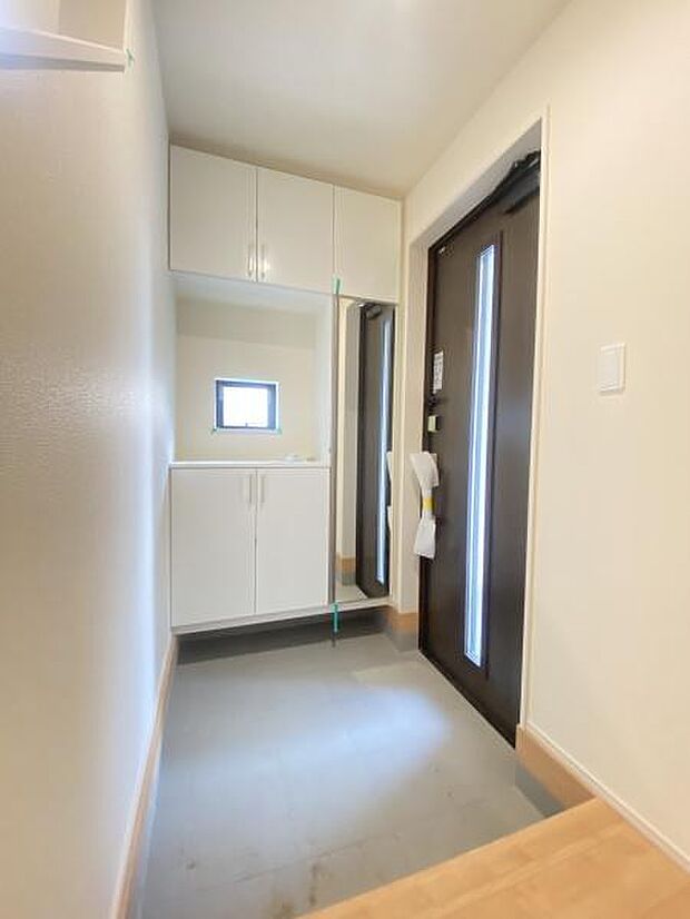 ミラー付きの玄関収納