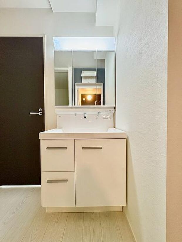 三面鏡付き洗面台