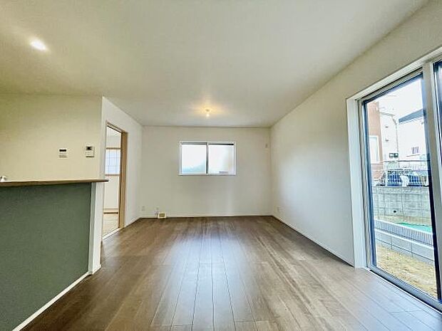 3面採光の明るいリビング!