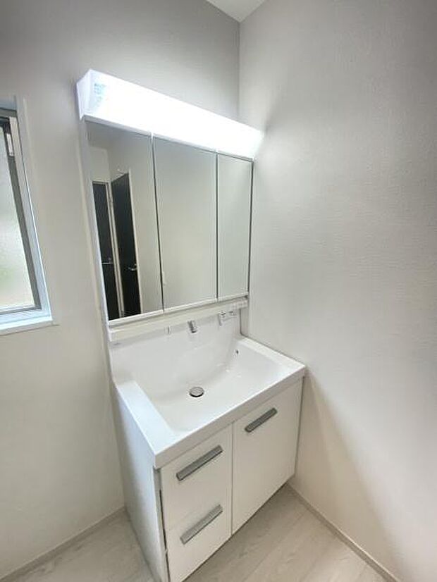 三面鏡付き洗面台