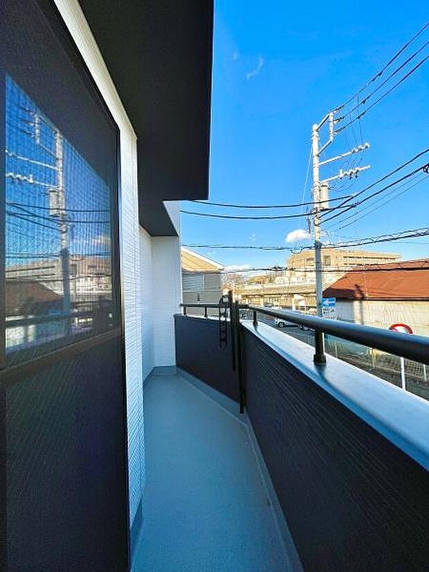 ＜バルコニー／Balcony＞南東向きバルコニー