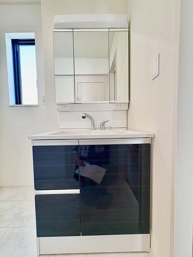 三面鏡付き洗面台