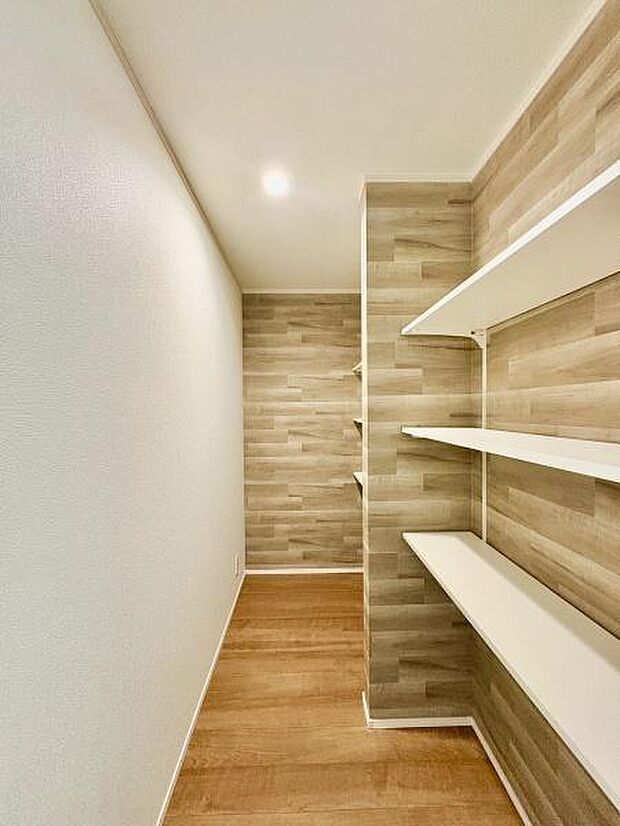 備蓄にも便利なパントリー