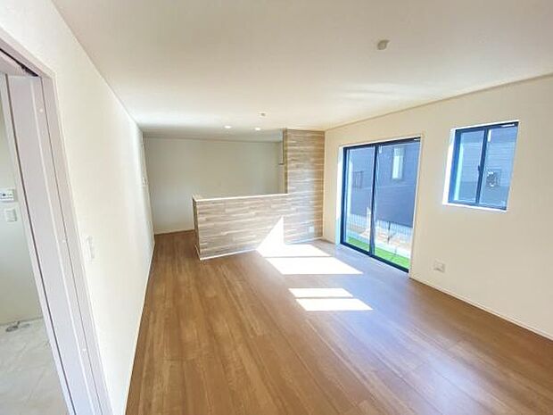 南西向きの明るいリビング