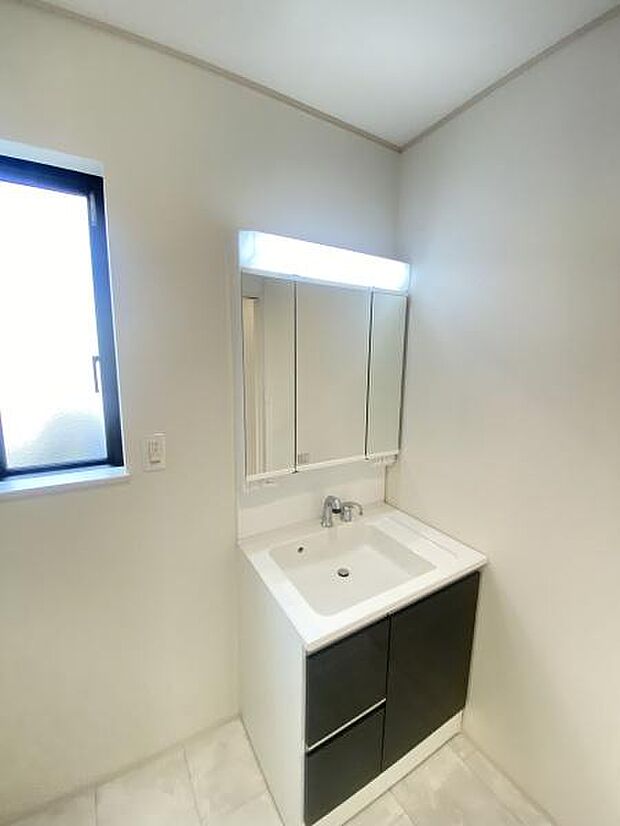 三面鏡付き洗面台