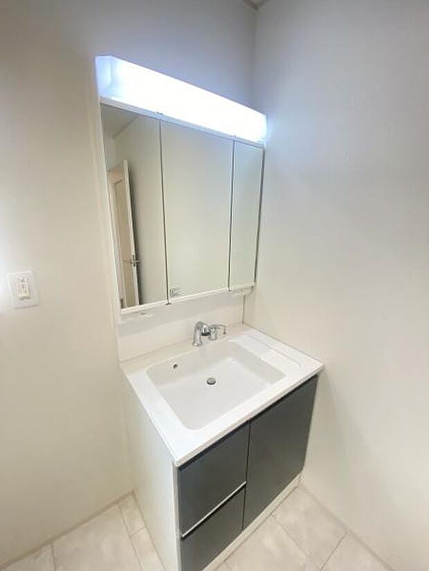 三面鏡付き洗面台