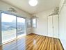 洋室：日当たりの良いお部屋ですね。