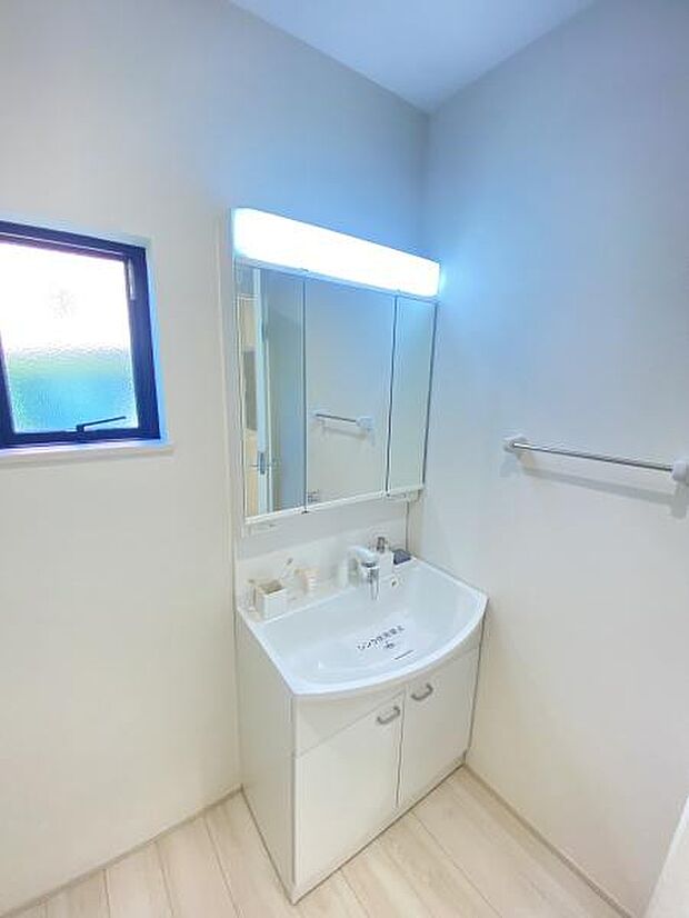 三面鏡付き洗面台