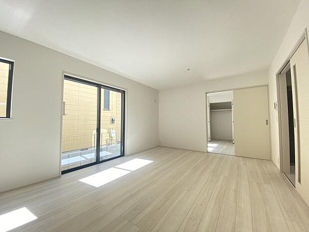 南西向きの明るいリビング