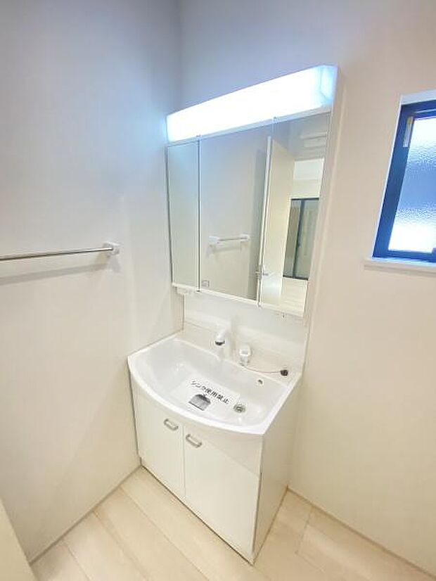 三面鏡付き洗面台