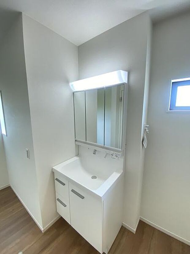 三面鏡付き洗面台