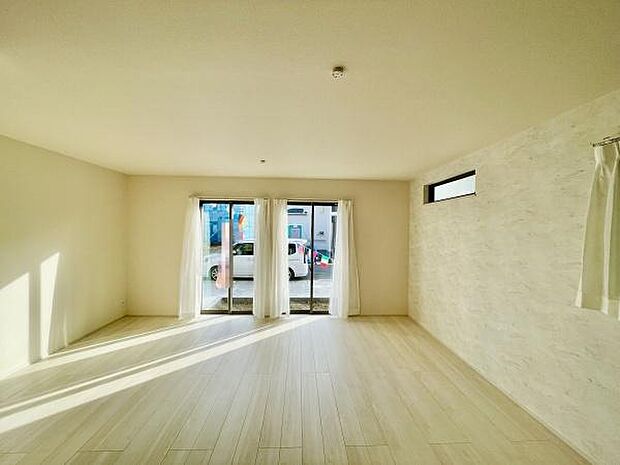 南西向きの明るいリビング