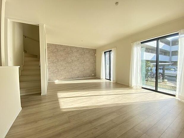 家族が顔を合わせるリビングイン階段