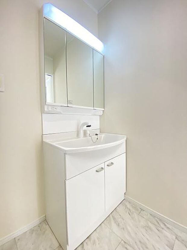 三面鏡付き洗面台