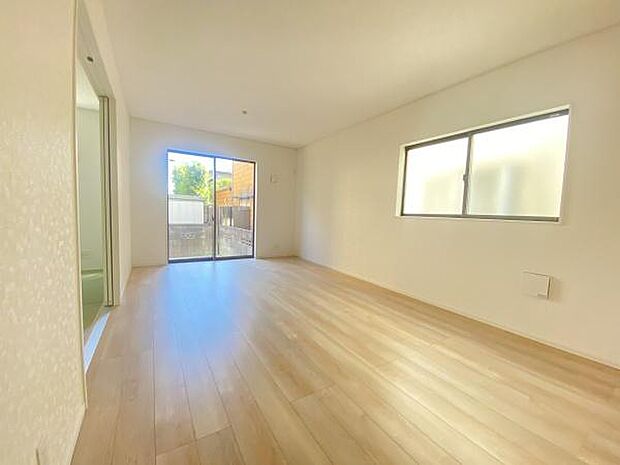 南東向きの明るいリビング