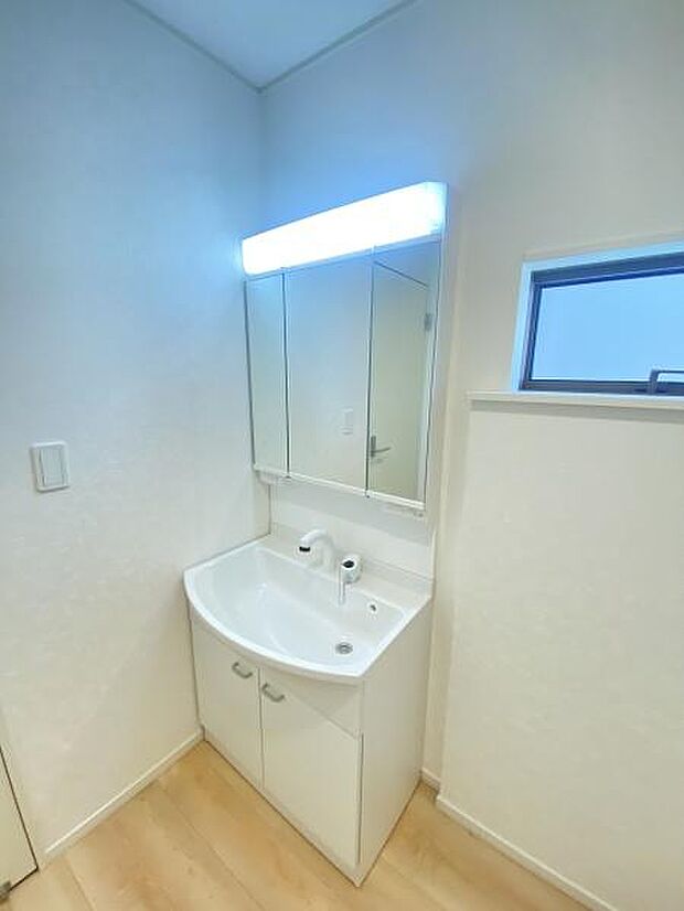 三面鏡付き洗面台