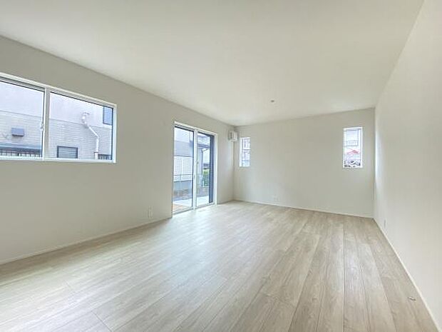 南西向きの明るいリビング