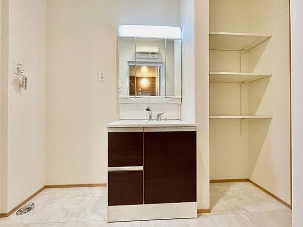 三面鏡付き洗面台