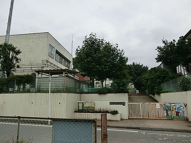 東中新宿保育園まで550m、徒歩約7分送り迎えに嬉しい距離ですね