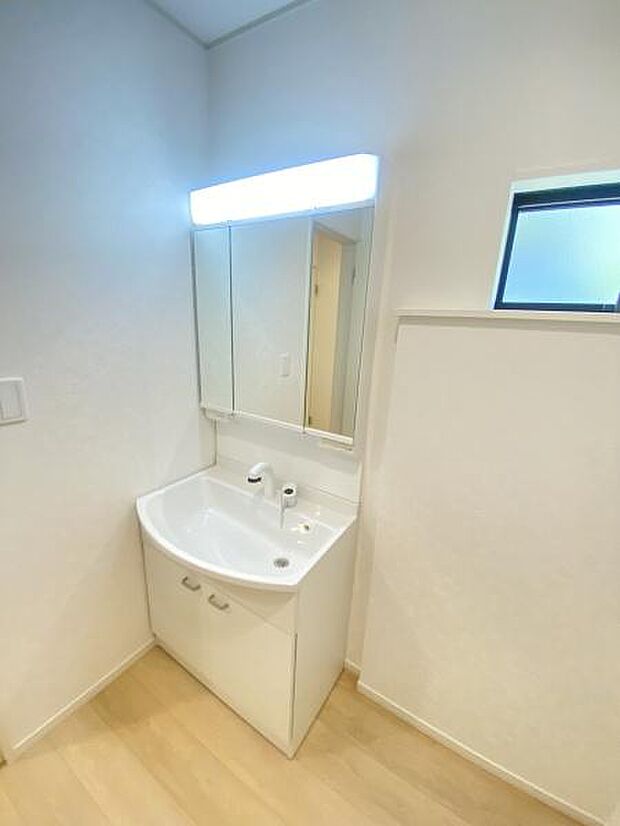 三面鏡付き洗面台