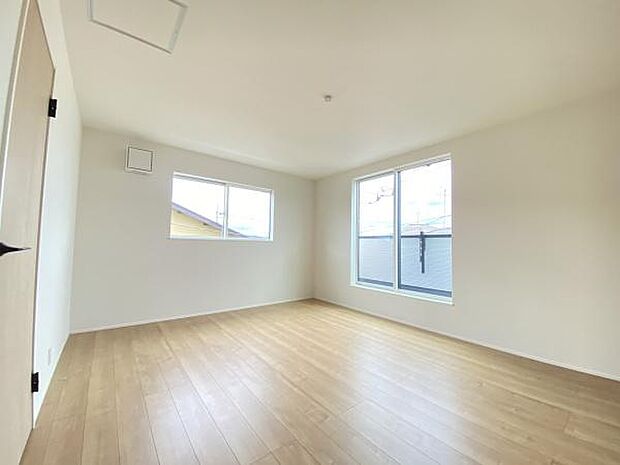 10.帖洋室!バルコニーに面しています!