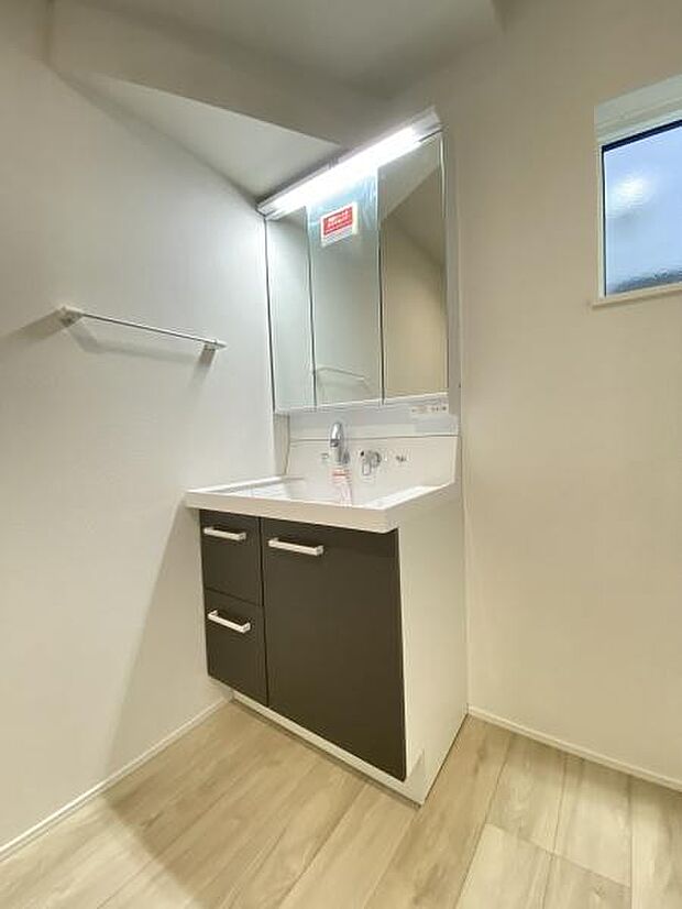 三面鏡付き洗面台