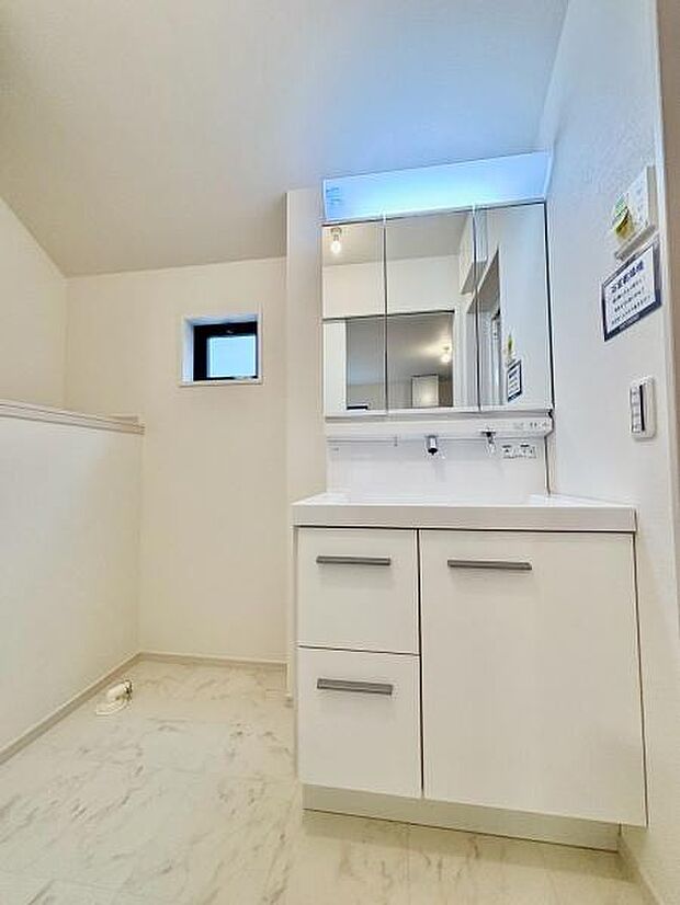 三面鏡付き洗面台