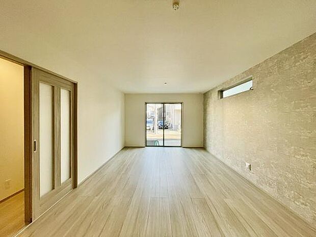 アクセントクロスがおしゃれなリビング