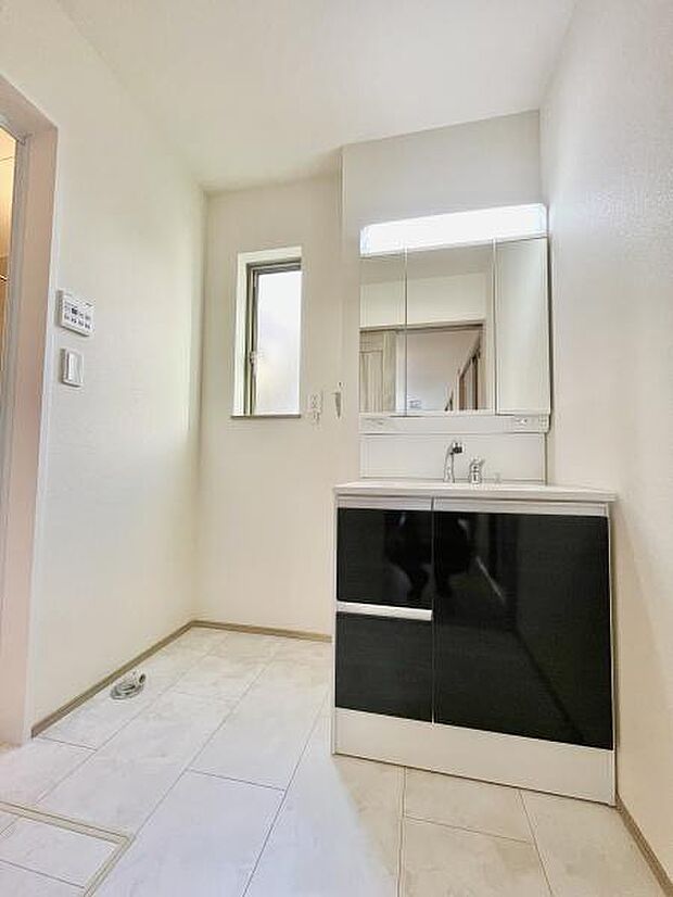 三面鏡付き洗面台