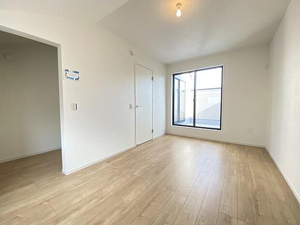 広々9帖の主寝室