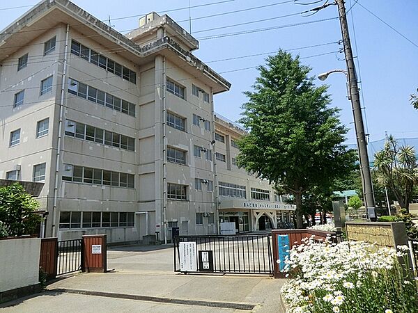 松戸市立金ケ作小学校まで566m、徒歩約8分お子様の通学も安心ですね