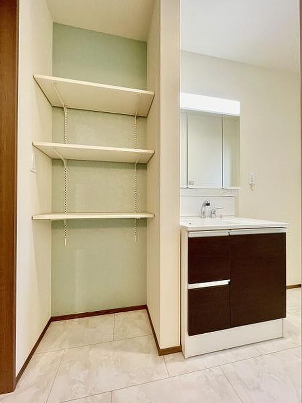 リネン棚ついてます