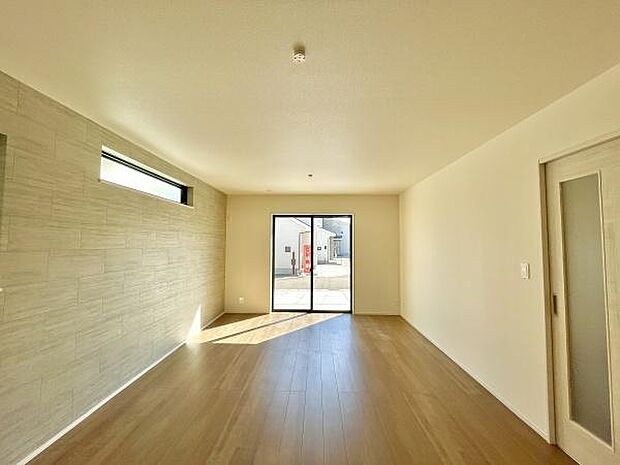 南東向きの明るいリビング