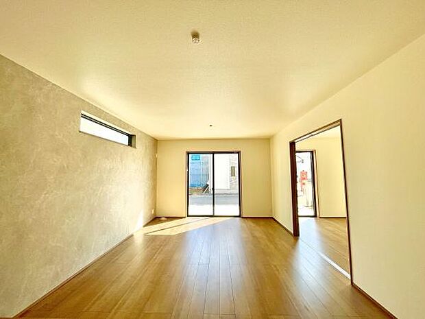 隣の洋室とつなげて広々くつろげる空間に