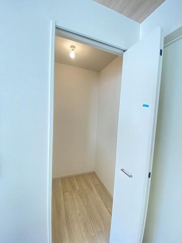 リビングに納戸あります