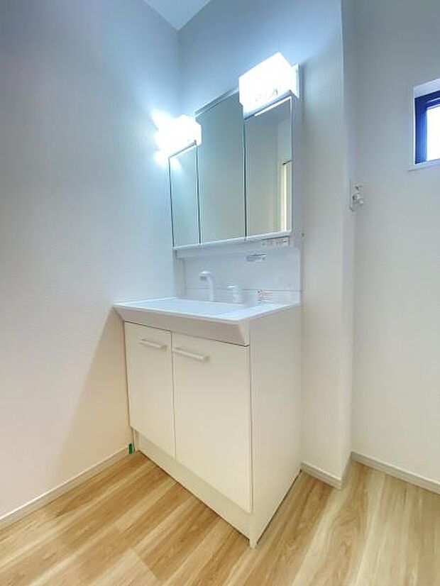 三面鏡付き洗面台