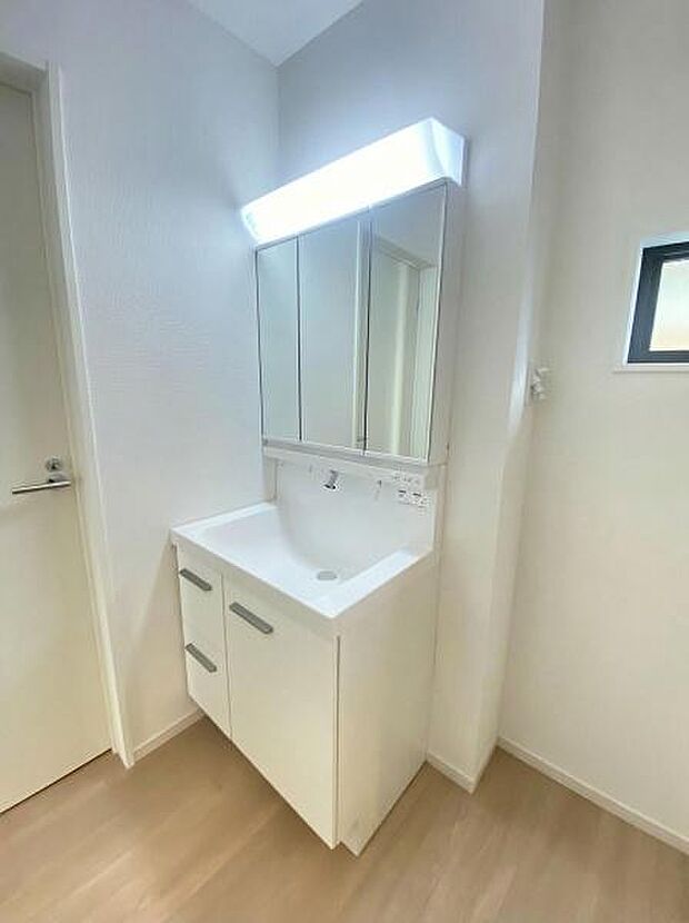 三面鏡付き洗面台