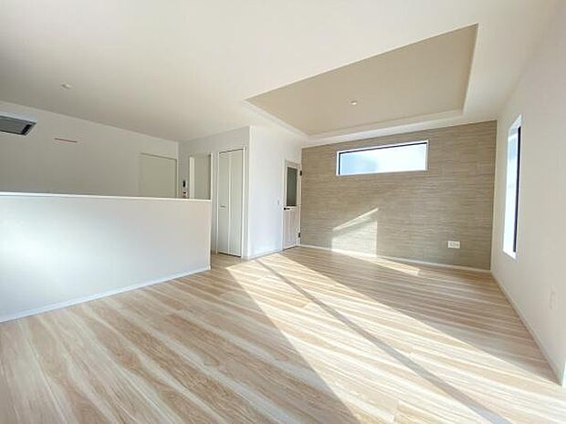 折り上げ天井で開放感のあるリビング！