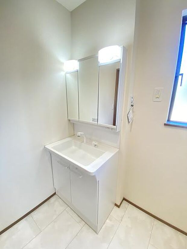 三面鏡付き洗面台