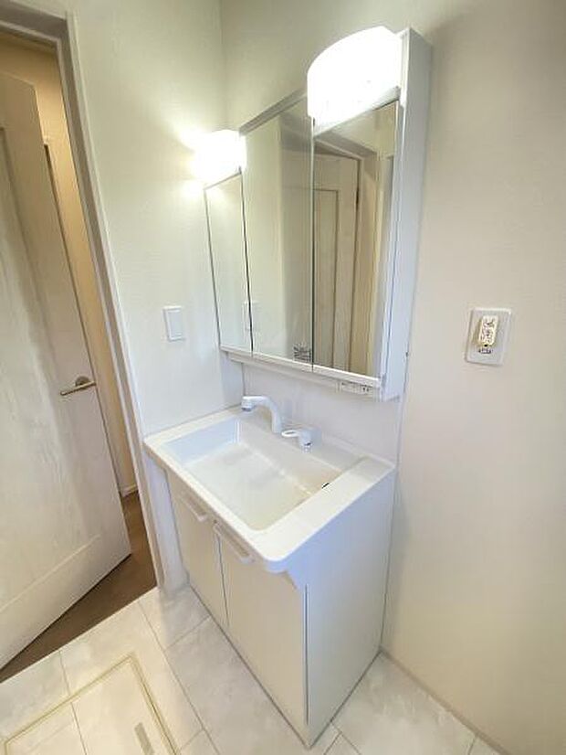 三面鏡付き洗面台