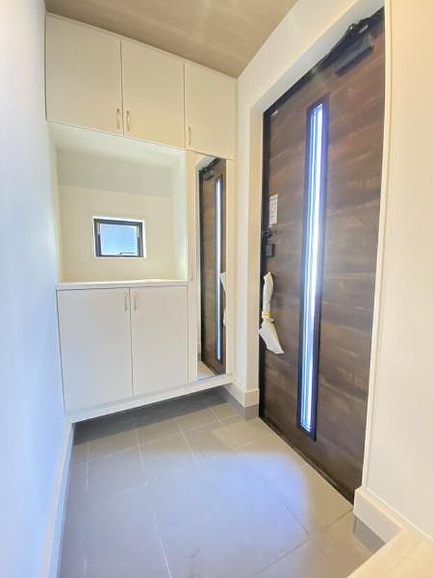 ミラー付きの玄関収納