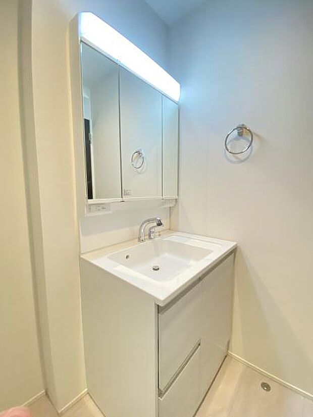 三面鏡付き洗面台