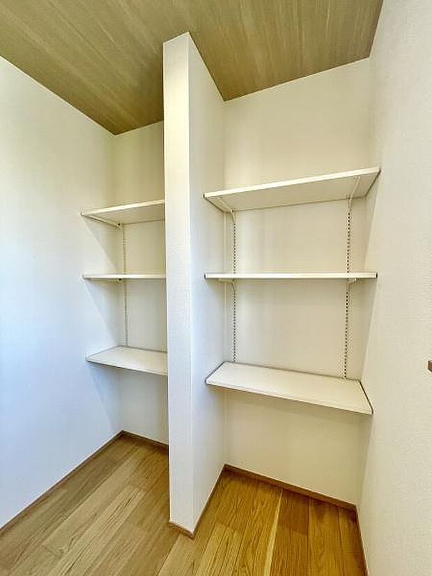 備蓄にも便利なパントリー