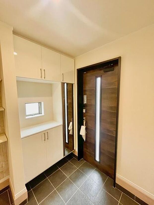 ミラー付きの玄関収納