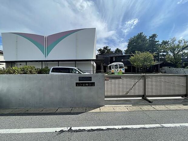 すみれ幼稚園まで653m